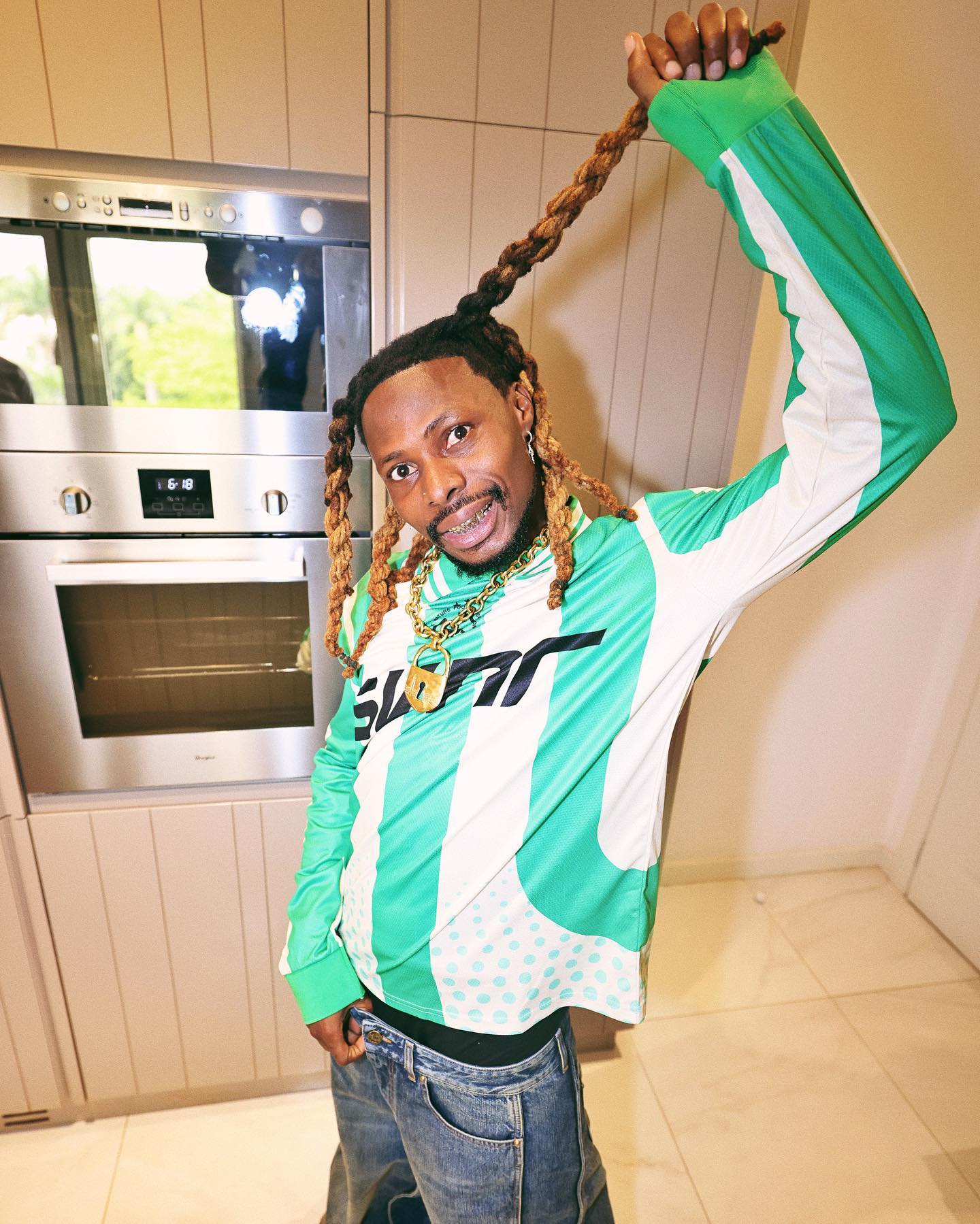 asake-mr-money-biography-age-career-net-worth-songs-real-name